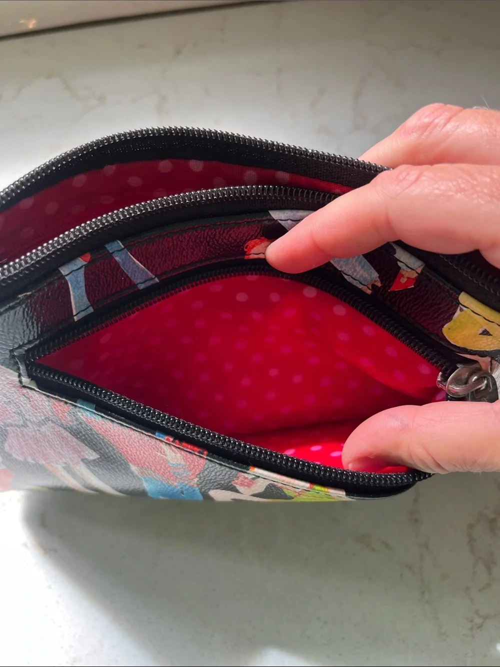 Sydney Love Black Multicolor Fashion-Figure Cosmetic Bag